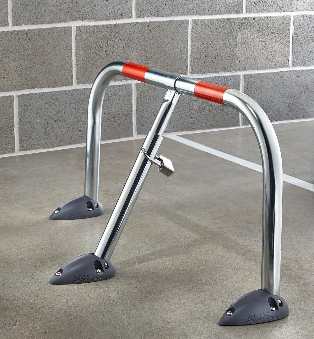 BARRIERE DE PARKING 3 PIEDS PAR CADENAS